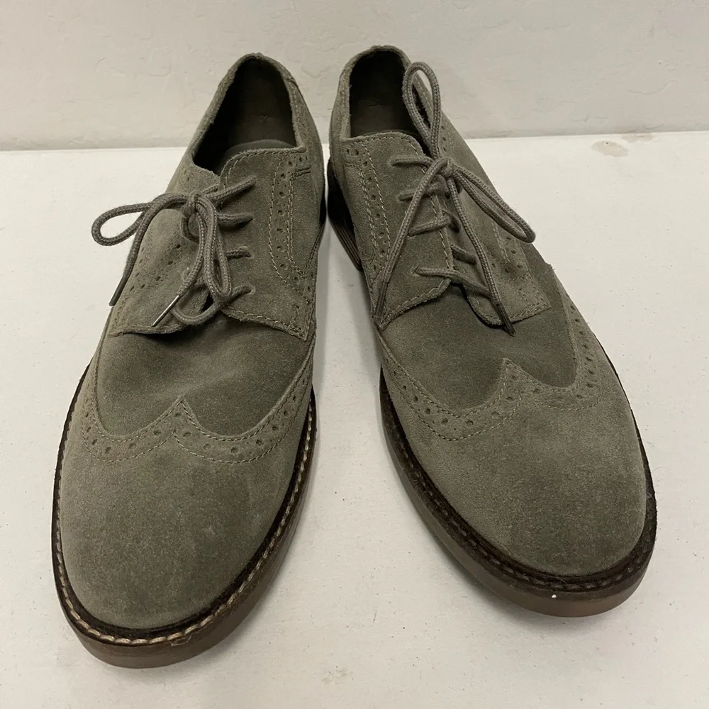 Clarks Collection Suede Wingtip Oxfords in Dove Gray Size 10 M‎